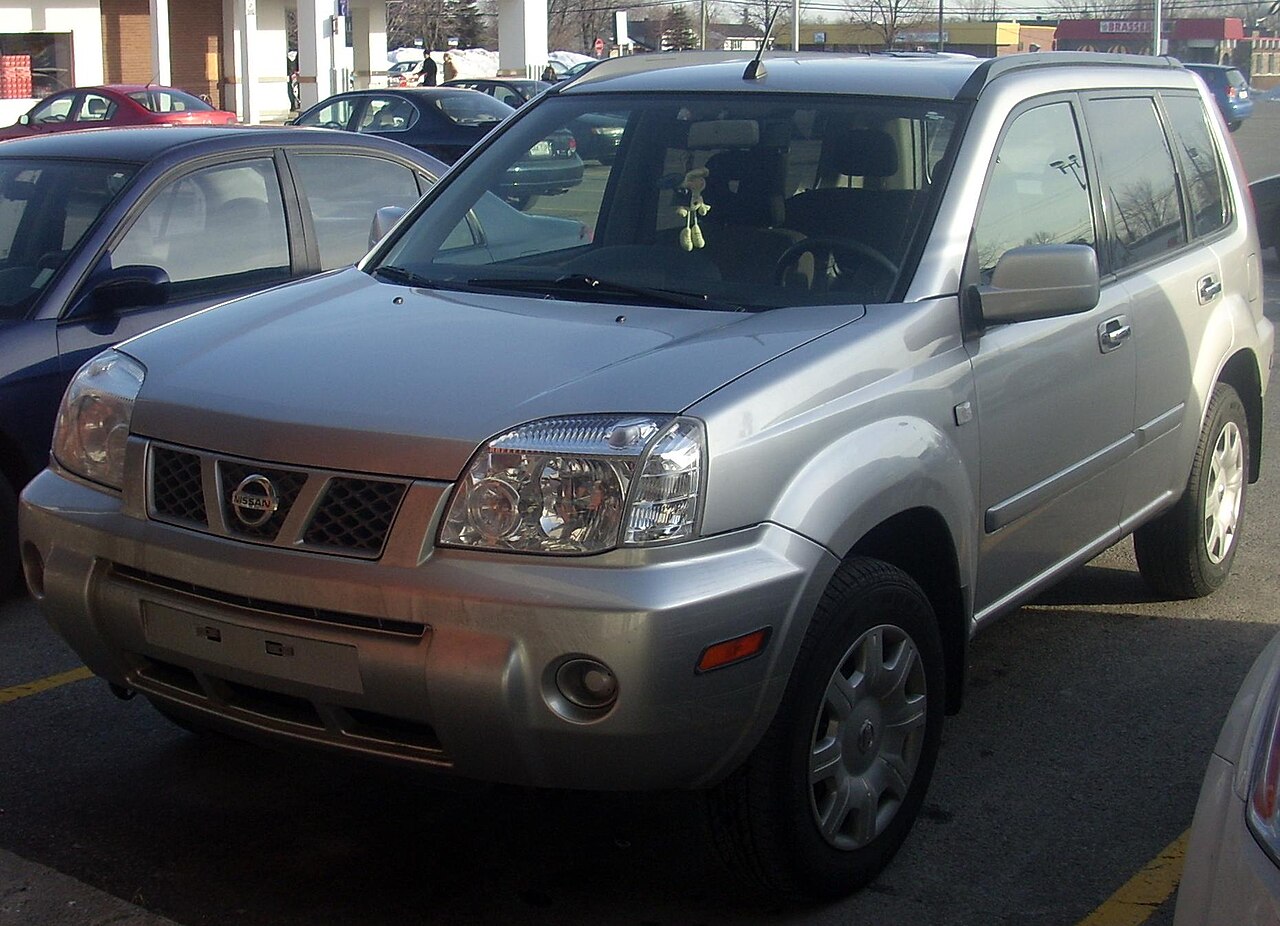 2005-2006 Nissan X-Trail T30 gümüş renkli dış görünüm
