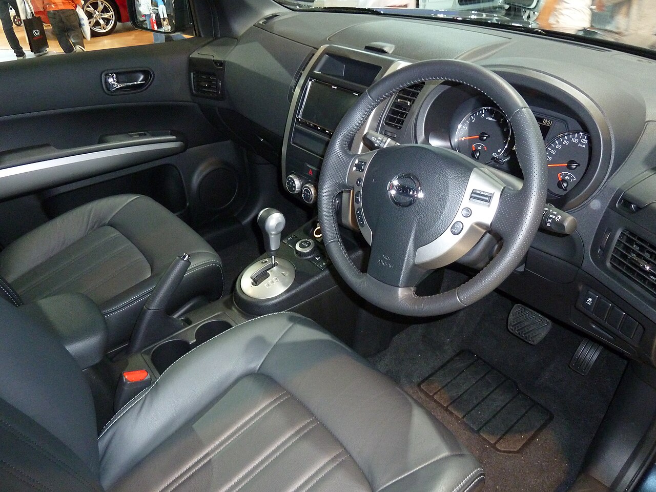 Makyajlı Nissan X-Trail T31 ön-yan görünüm
