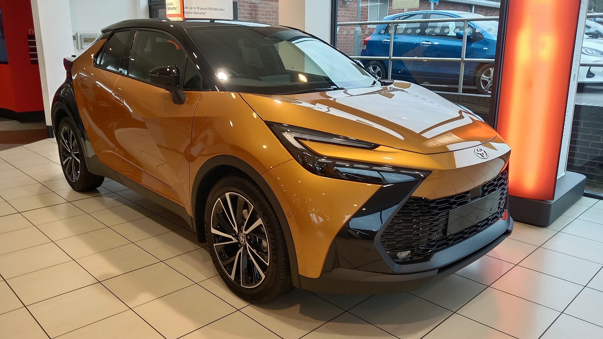 Toyota C-HR 1.8 Hybrid 2024 önden