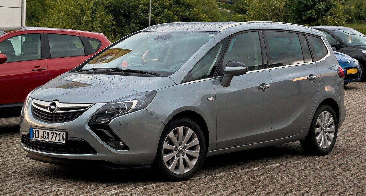 Opel Zafira Tourer 2.0 CDTI ön görünüm