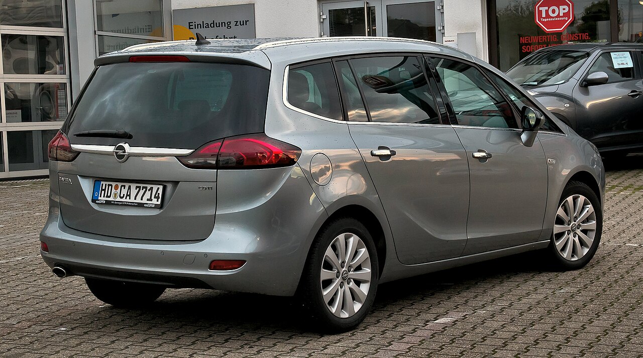 Opel Zafira Tourer C arka görünüm
